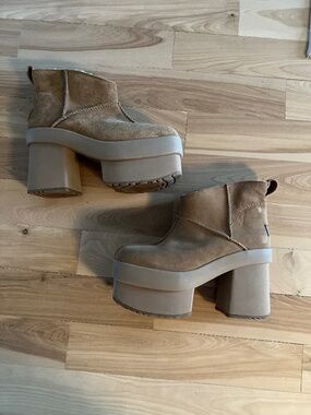 UGG Chunky Platform Ankle Boots in Chestnut Suede
